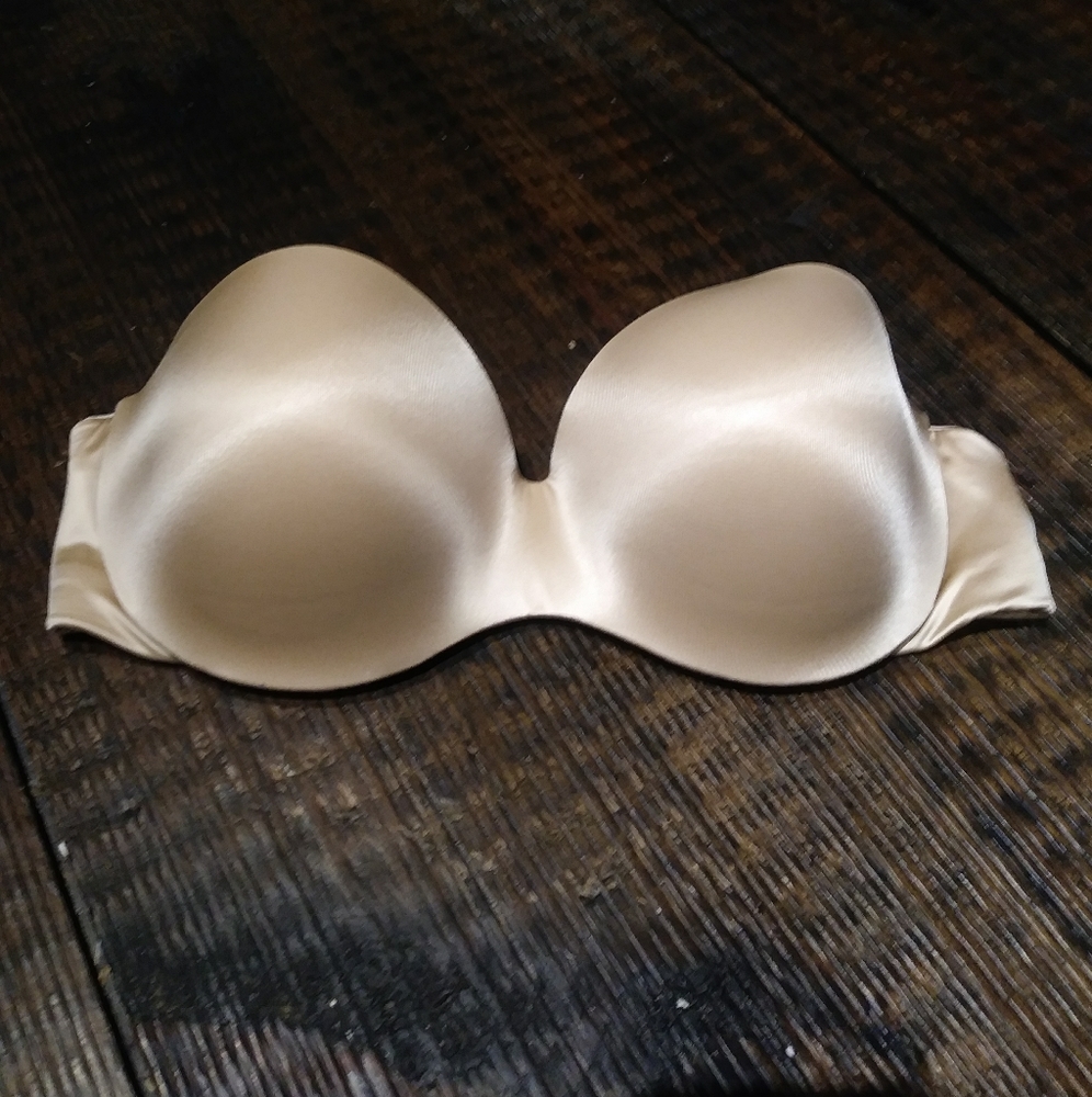 Like-new nude strapless bra